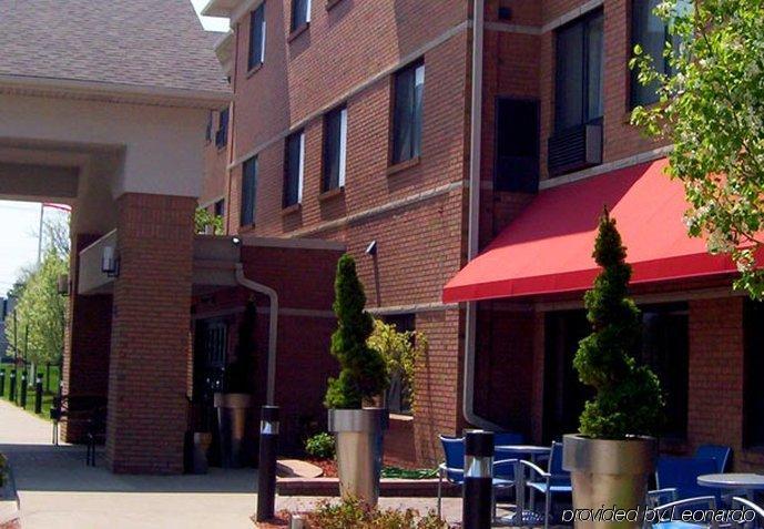 Towneplace Suites Detroit Уоррен Экстерьер фото