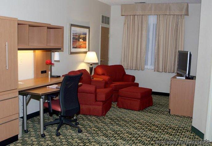 Towneplace Suites Detroit Уоррен Экстерьер фото