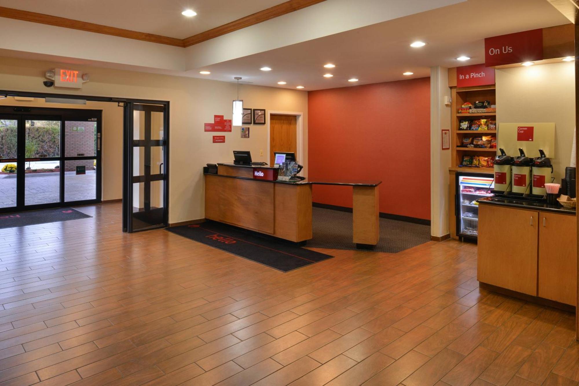Towneplace Suites Detroit Уоррен Экстерьер фото