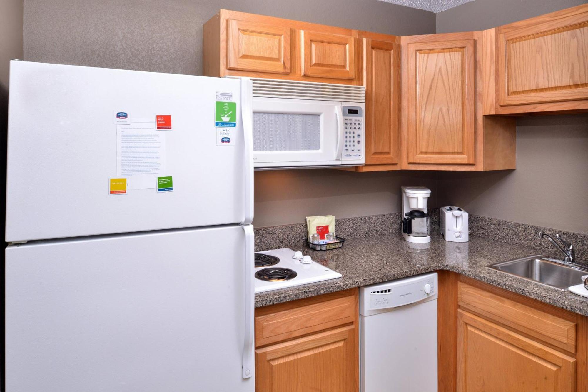 Towneplace Suites Detroit Уоррен Экстерьер фото