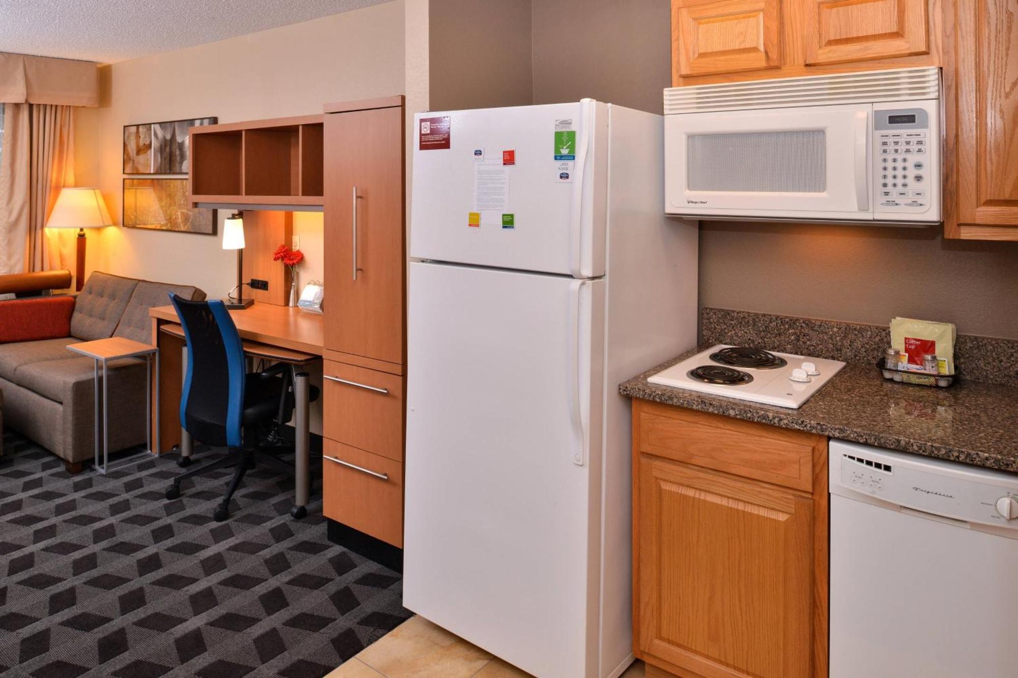 Towneplace Suites Detroit Уоррен Экстерьер фото
