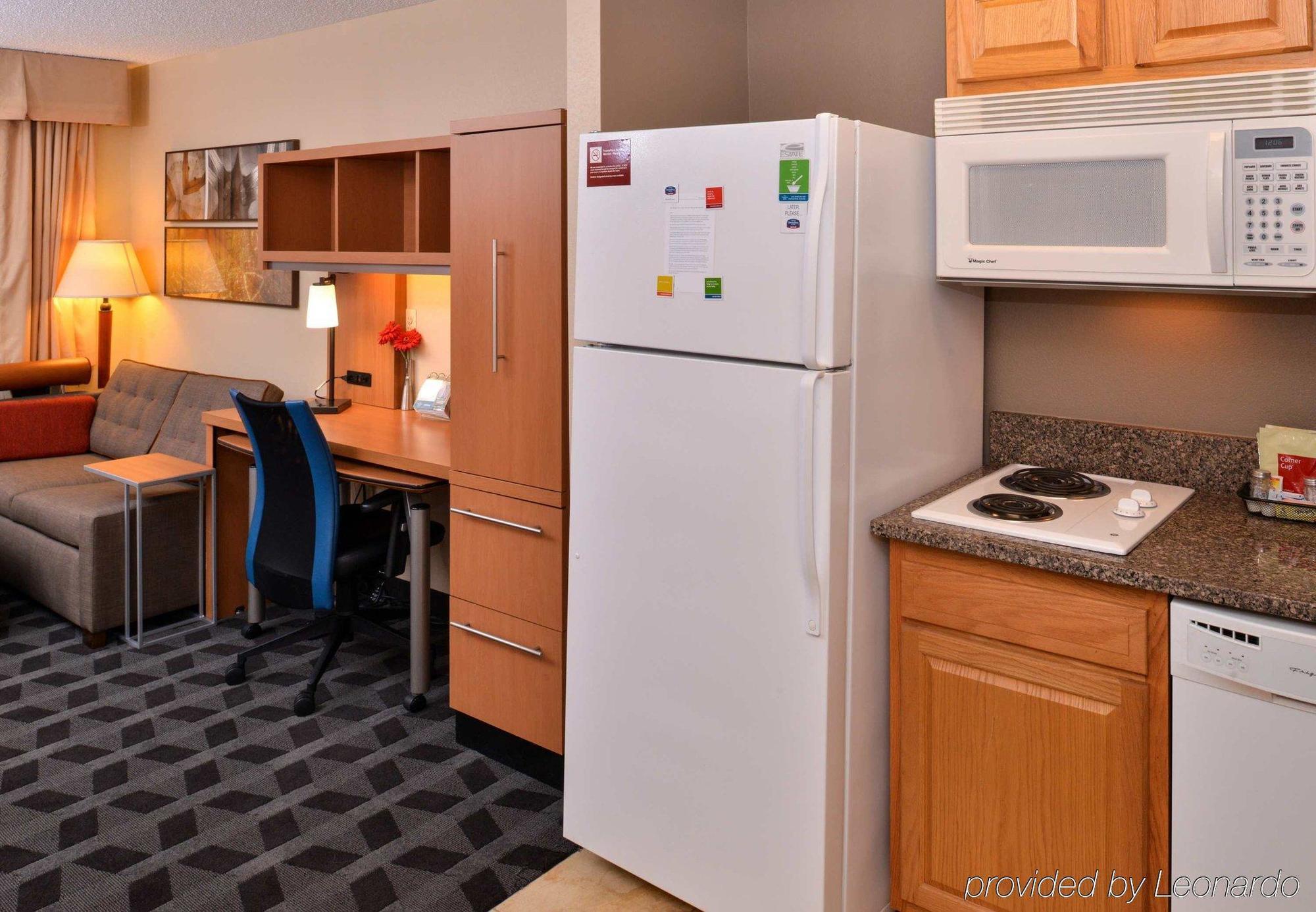 Towneplace Suites Detroit Уоррен Экстерьер фото