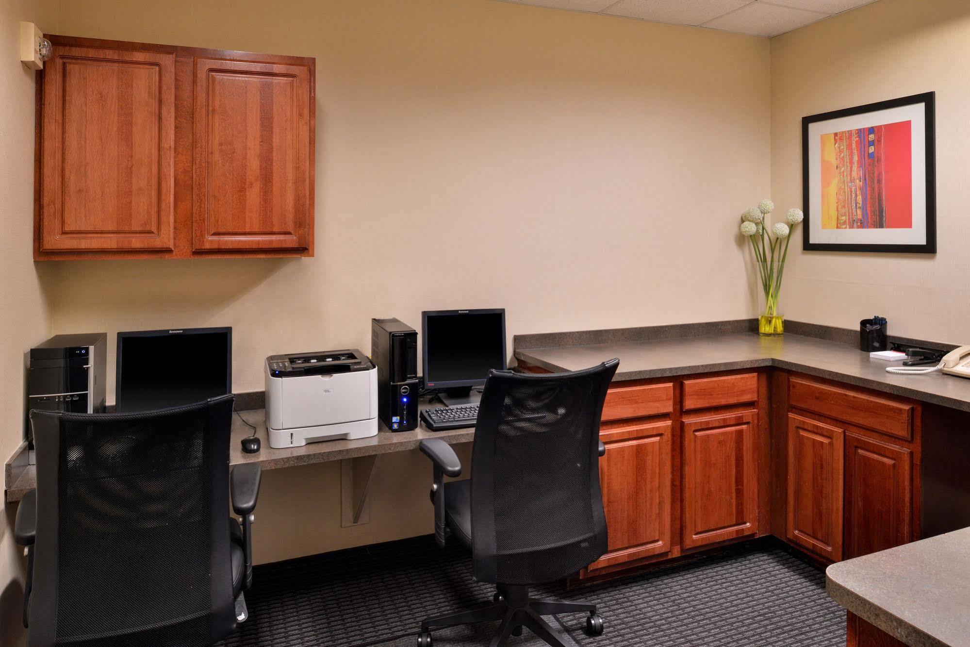 Towneplace Suites Detroit Уоррен Экстерьер фото